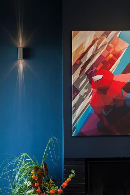 Apartment Super Heroes *